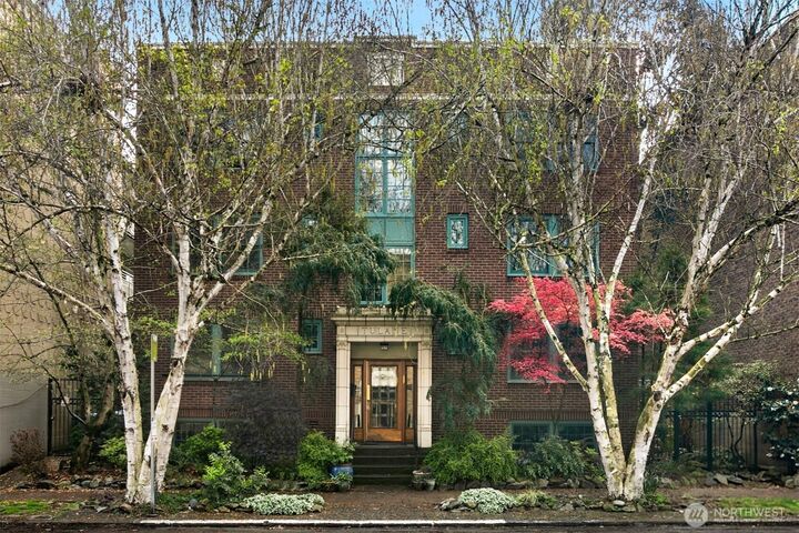 Property Photo:  408  Bellevue Avenue E 302  WA 98102 