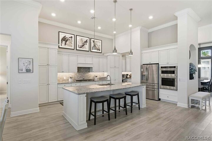 Property Photo:  2210 N Peakview Loop  FL 34442 