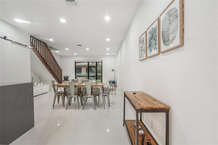 Property Photo:  4204 Vineyard Circle 2  FL 33332 