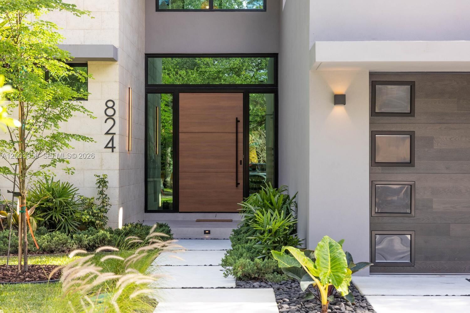 Property Photo:  824 NE 111th St  FL 33161 