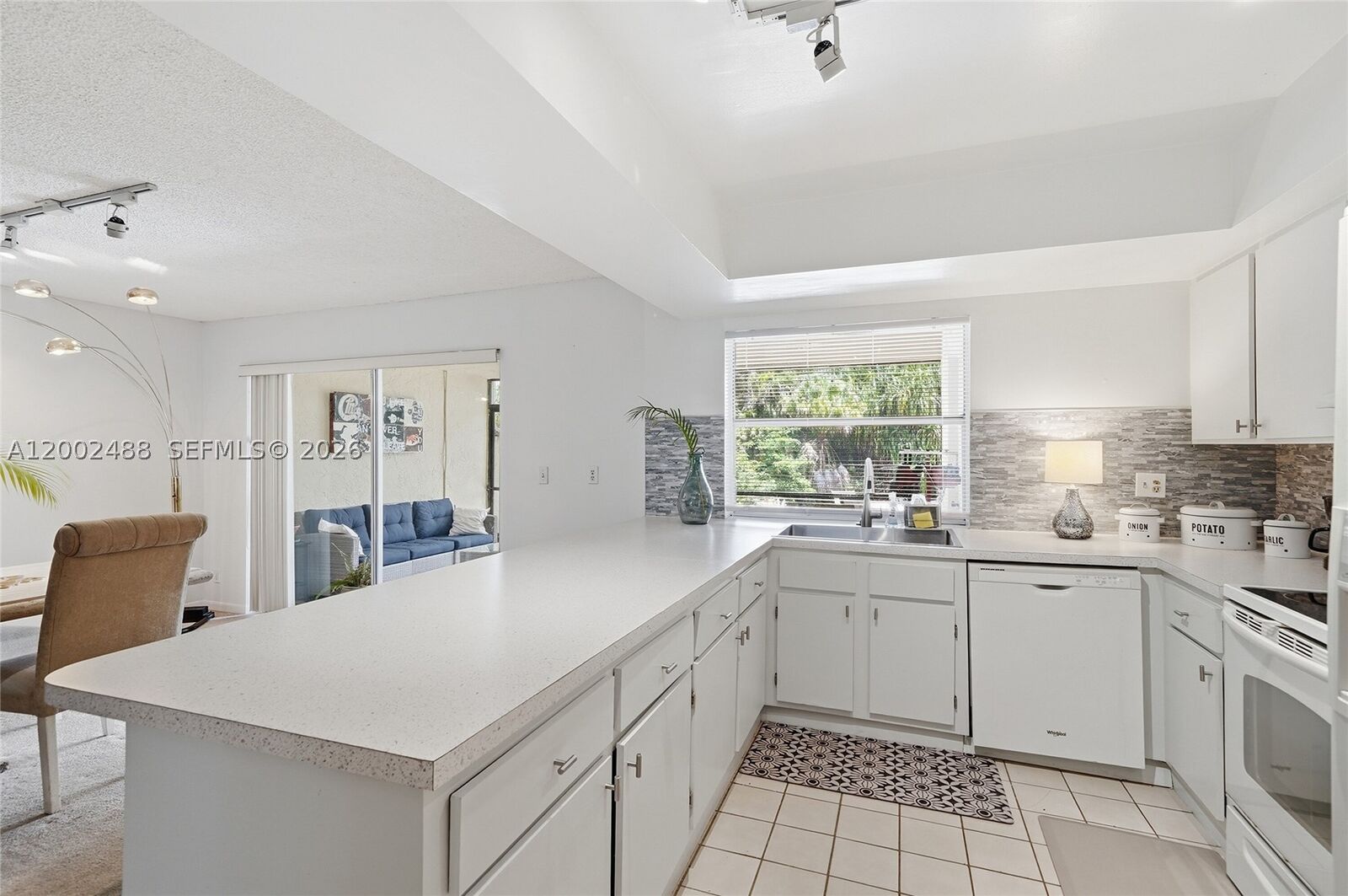 Property Photo: 4309 Coral Springs Dr 2G FL 33065