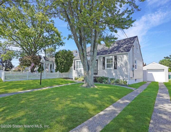 Property Photo:  381 Lathrop Avenue  NY 10302 