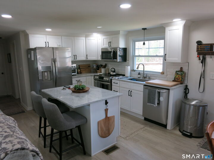 Property Photo:  6 Lostbrook Road  CT 06092 