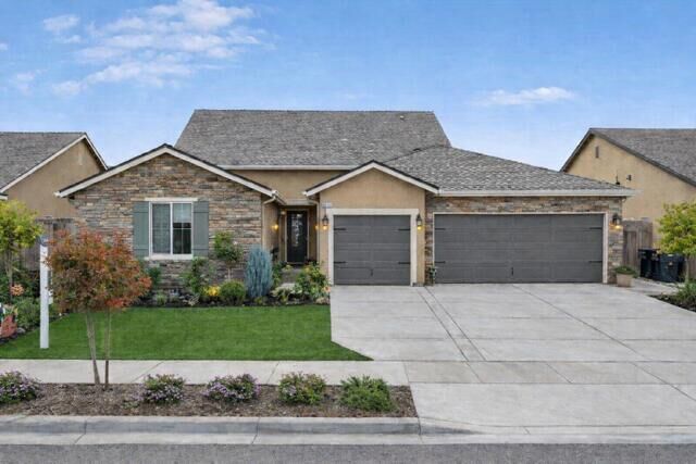 Property Photo:  2241 E Monte Verde Court  CA 93292 