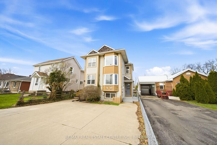 Property Photo: 233B Vine Street ON L2M 4S9