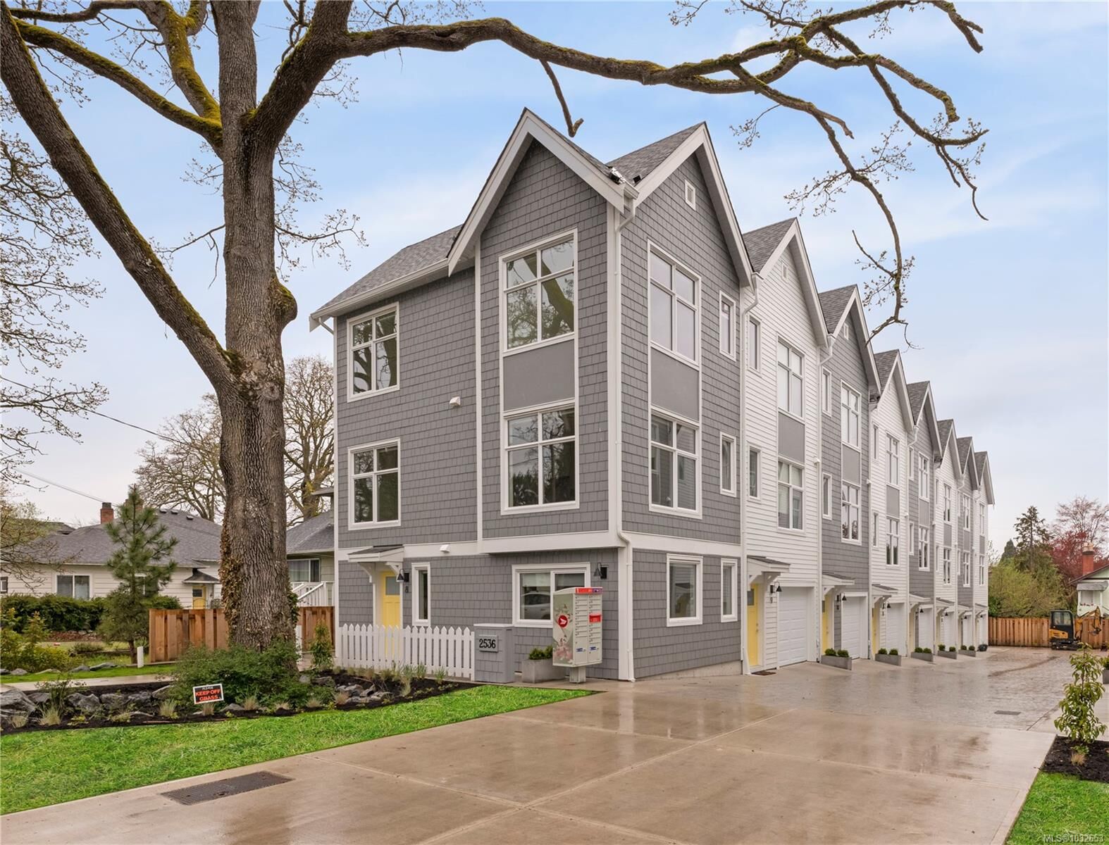 Property Photo: 2536 Shelbourne St #11 BC V8R 4L5