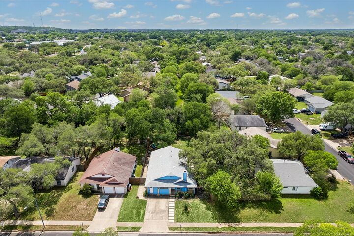 Property Photo:  3811 Stonecroft Drive  TX 78749 