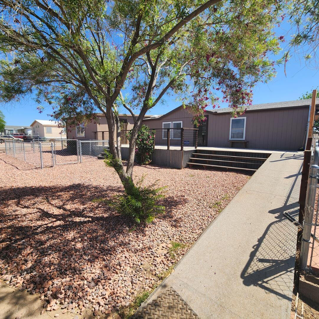 Property Photo:  21533 W Laura Street  AZ 85361 