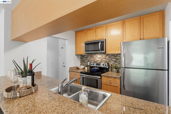 Property Photo:  1087 Murrieta Blvd 331  CA 94550 