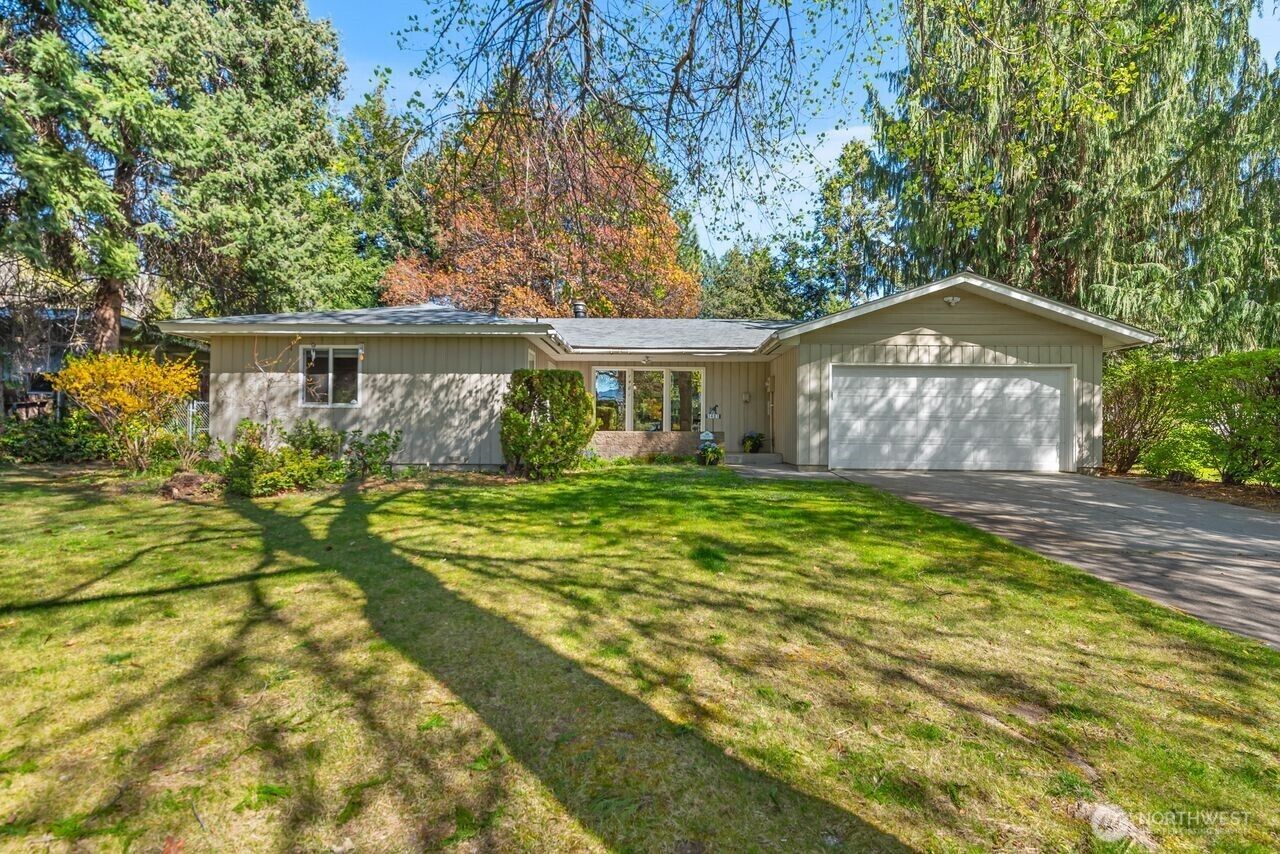 Property Photo:  1401 N Devon Avenue  WA 98802 