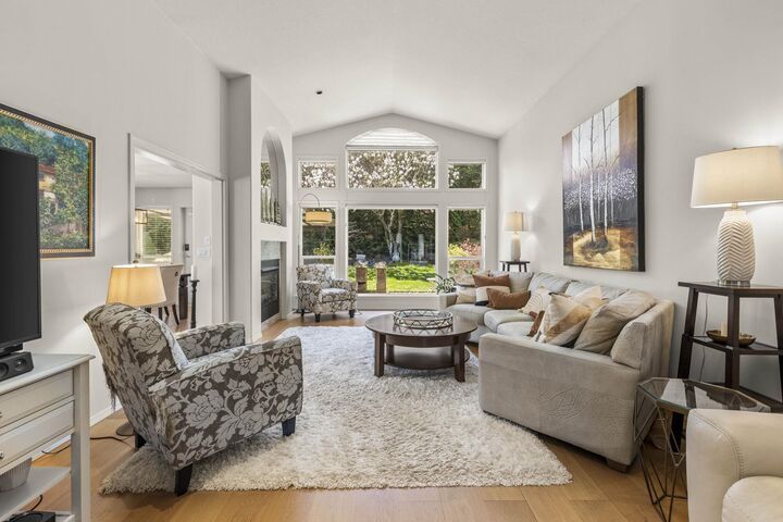 Property Photo: 32250 Downes Road 16 BC V4X 2R1