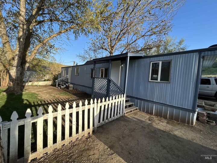 Property Photo:  1412 4th St 19  WA 99402 