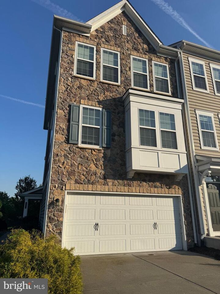 Property Photo:  45029 Graduate Terrace  VA 20147 