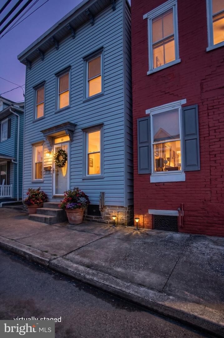 Property Photo:  19 W Harrisburg Street  PA 17019 