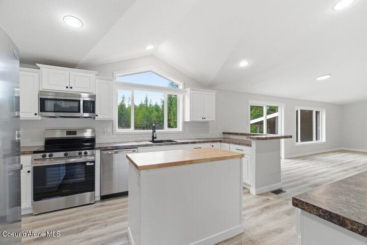 Property Photo:  293 Sitting Bull Rd  ID 83864 