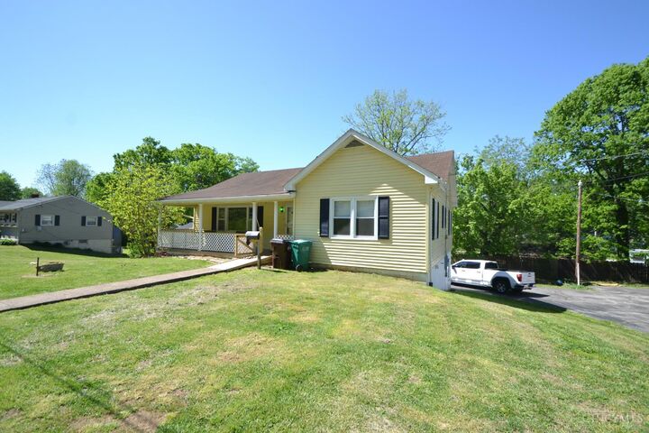 Property Photo:  709 Meadow Lane Drive  OH 45167 