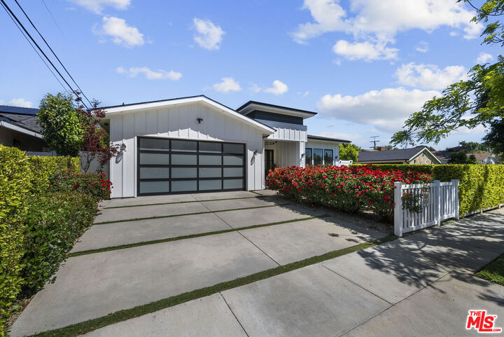 Property Photo:  13431 Weddington St  CA 91401 