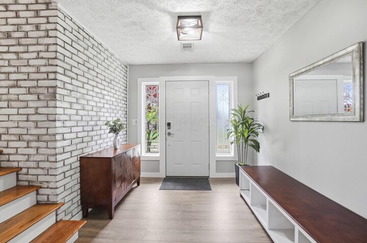 Property Photo:  60 Savern Place  OH 43230 