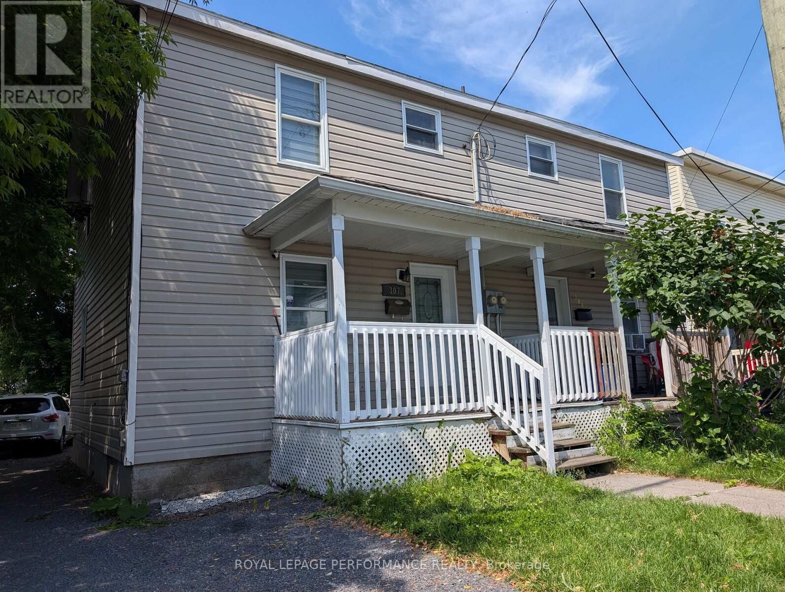 Property Photo: 307-309 Prince Arthure Street ON K6H 4P1