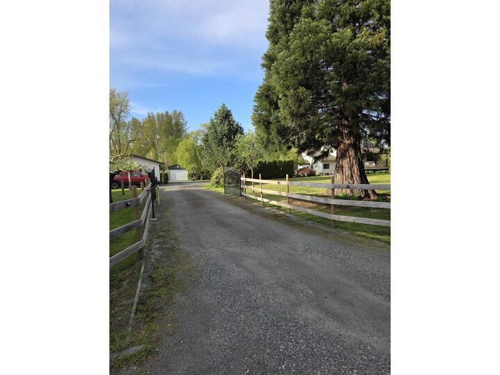 Property Photo:  44387 South Sumas Road  BC V2R 4B7 
