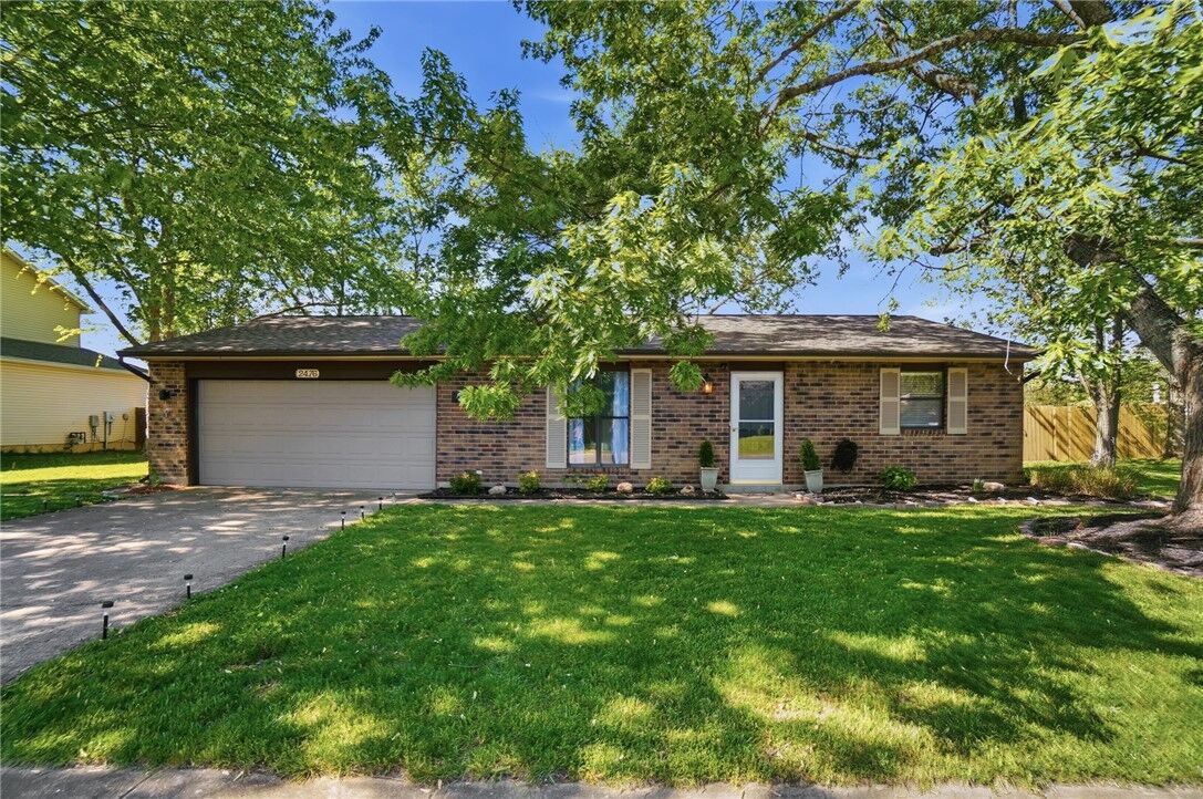 Property Photo:  2476 Bradshire  OH 45342 