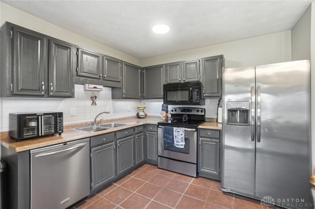 Property Photo:  2476 Bradshire  OH 45342 