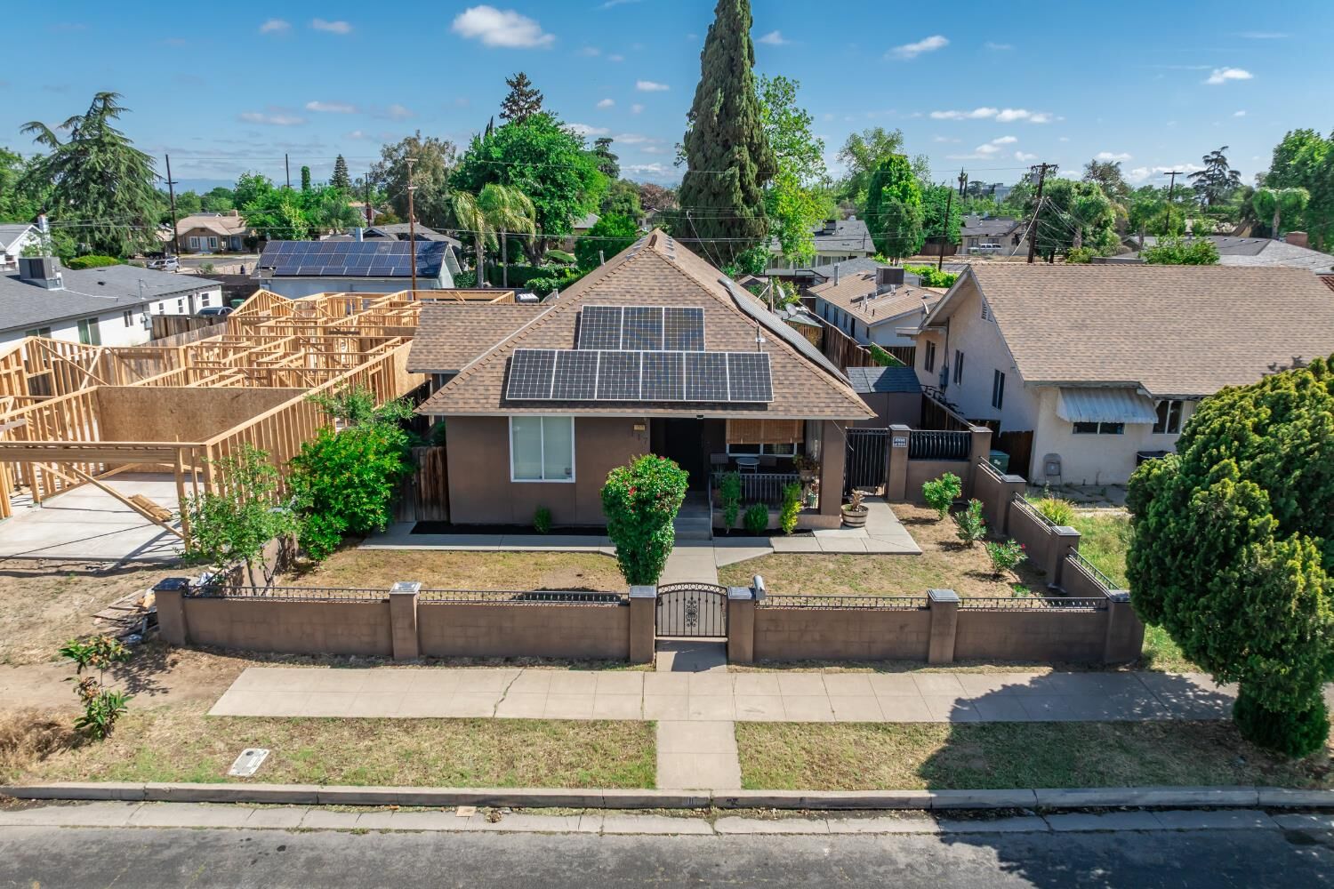 Property Photo:  117 N N Street  CA 93637 