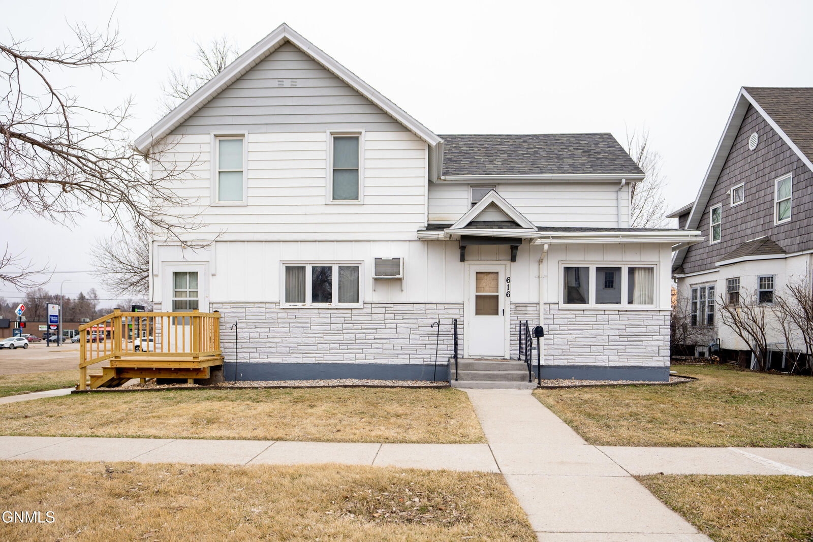 Property Photo:  616 2nd Avenue SE  ND 58401 