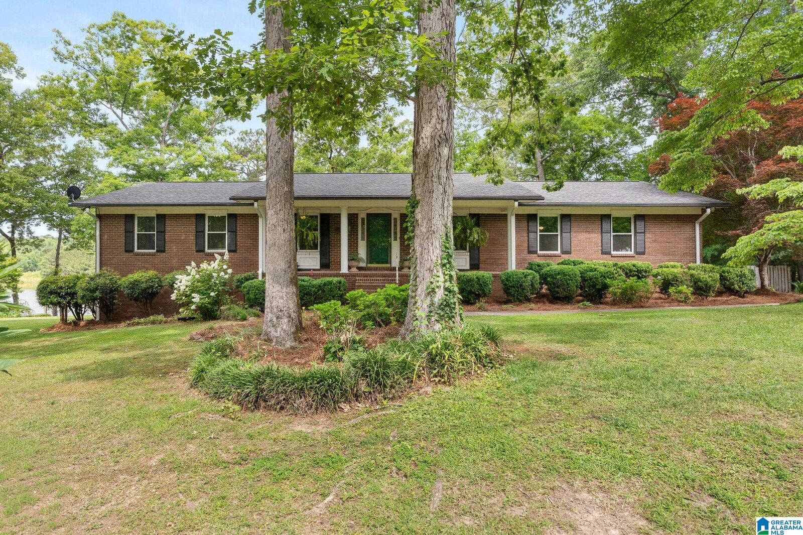 Property Photo:  10 Seddon Point  AL 35128 