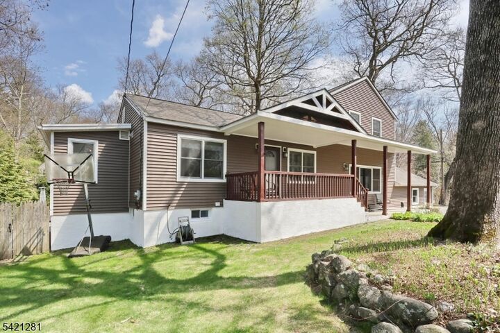 Property Photo:  10 Hillside Rd  NJ 07456 