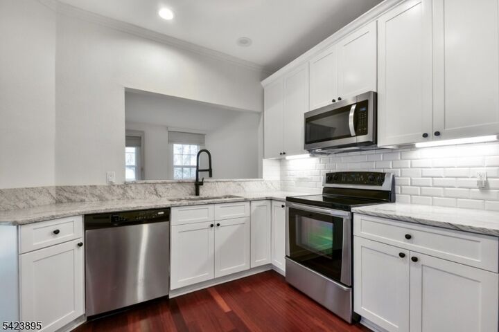 Property Photo:  5 Mallard Lane  NJ 07921 