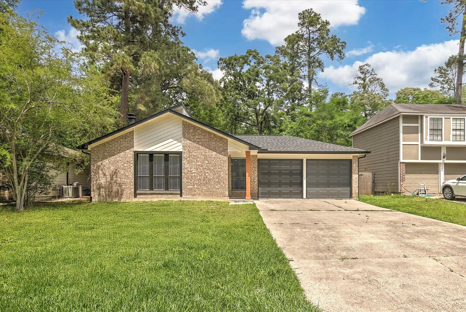 Property Photo: 23 Summer Crest Circle TX 77381