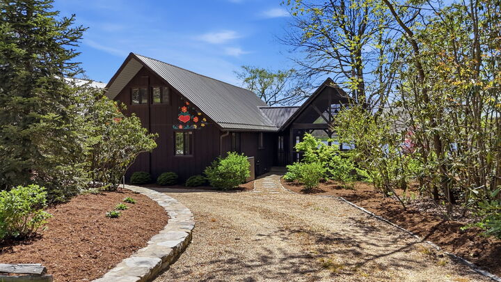 Property Photo:  250 Valley Road  NC 28717 