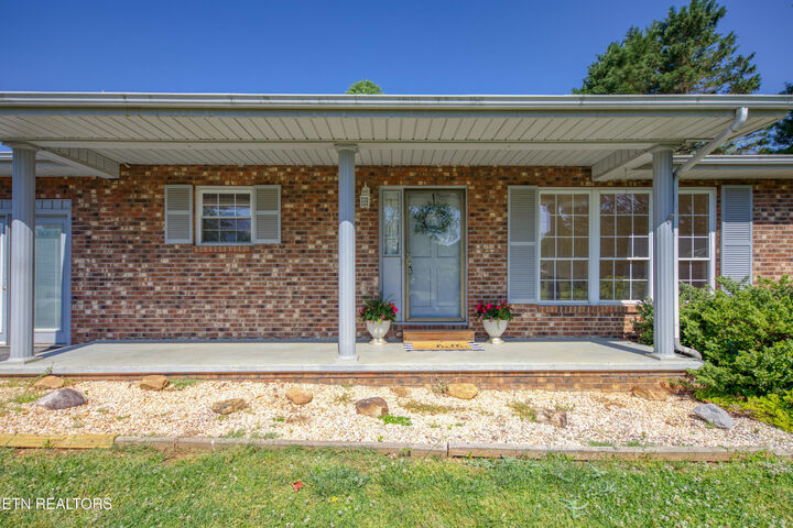Property Photo:  410 First St  TN 37865 