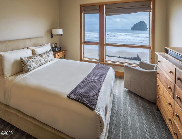 Property Photo: 33000 Cape Kiwanda Dr Unit 4, Wk 25 OR 97135