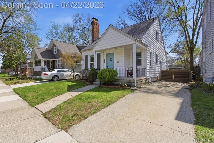 Property Photo:  310 E Oakridge Street  MI 48220 3700 