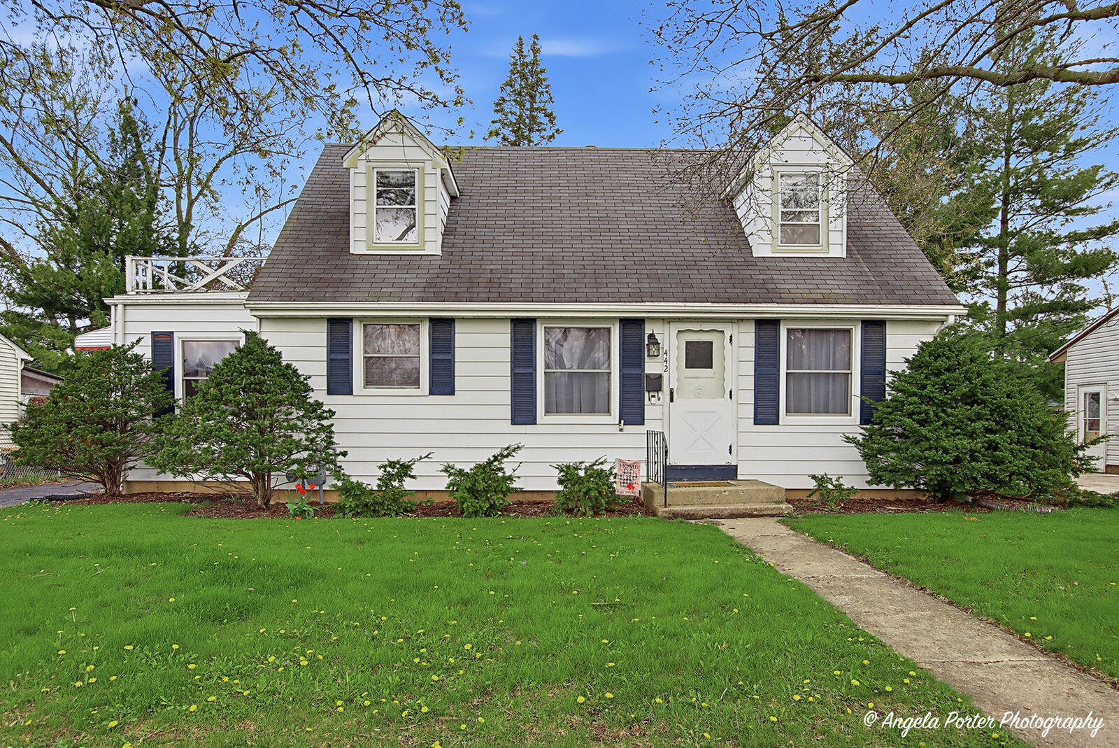 Property Photo:  442 W Oriole Trail  IL 60013 
