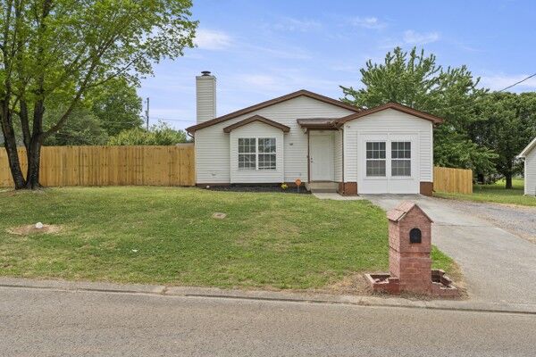 Property Photo:  421 Cedar Park Cir  TN 37086 