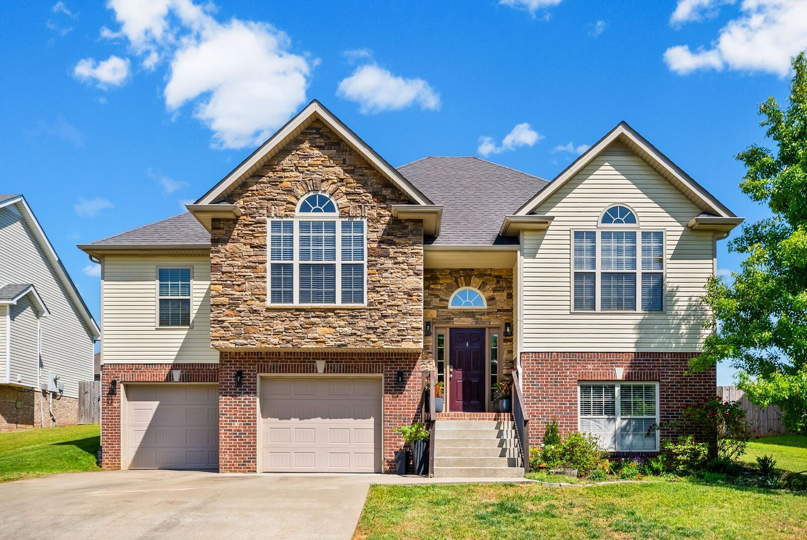 Property Photo:  717 W Accipiter Cir  TN 37043 