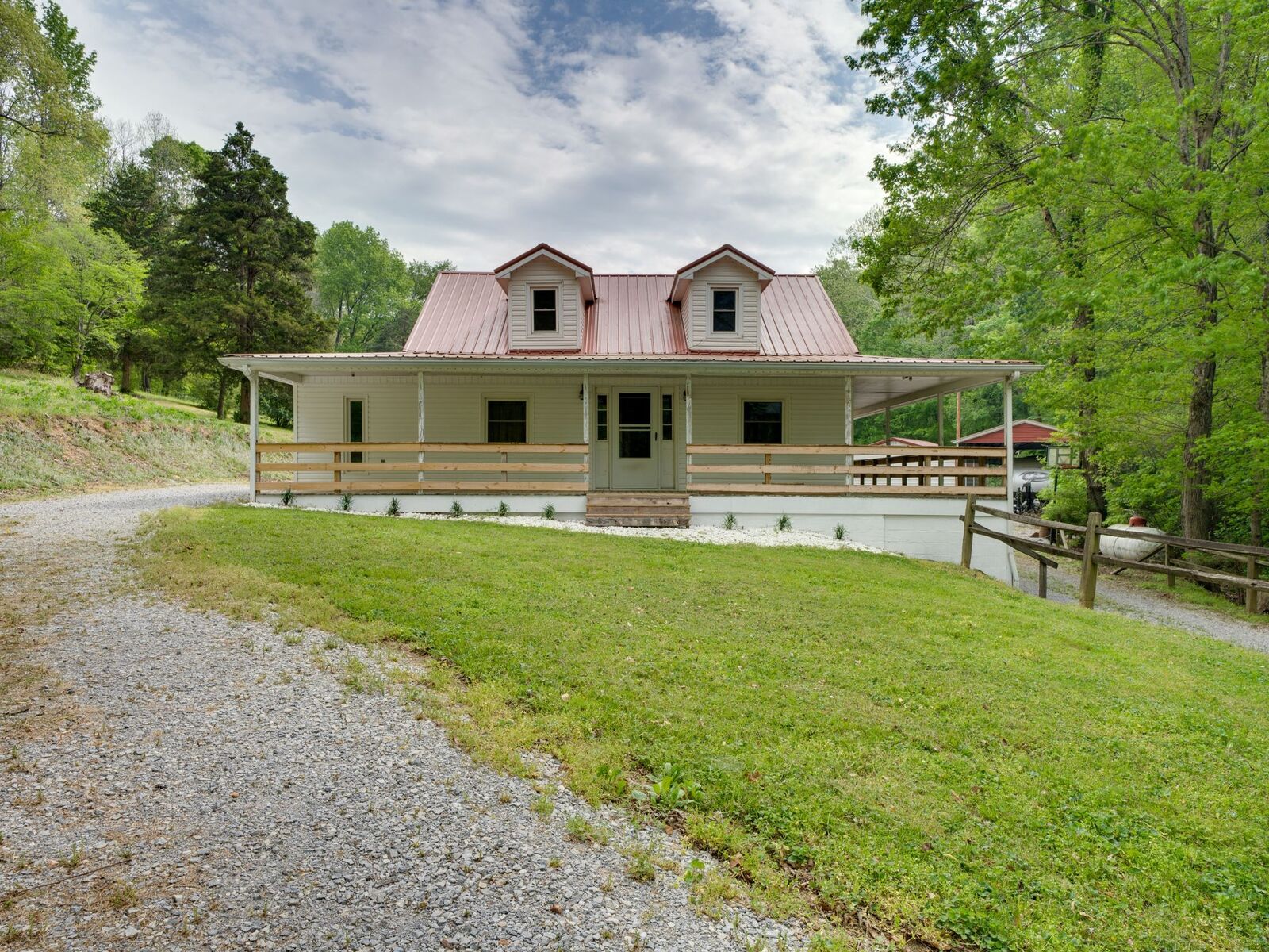 Property Photo:  105 Outlaw Ln  TN 37175 