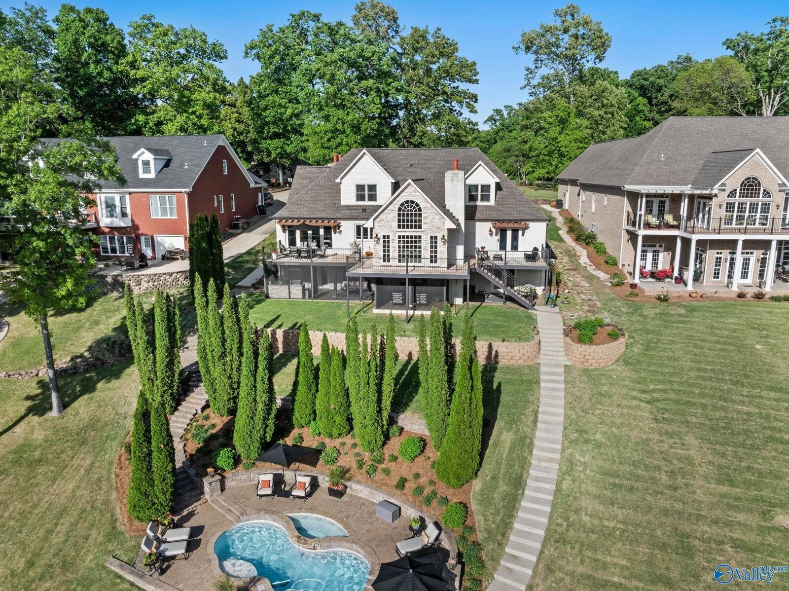 Property Photo:  605 Hunter Point Cove  AL 35661 