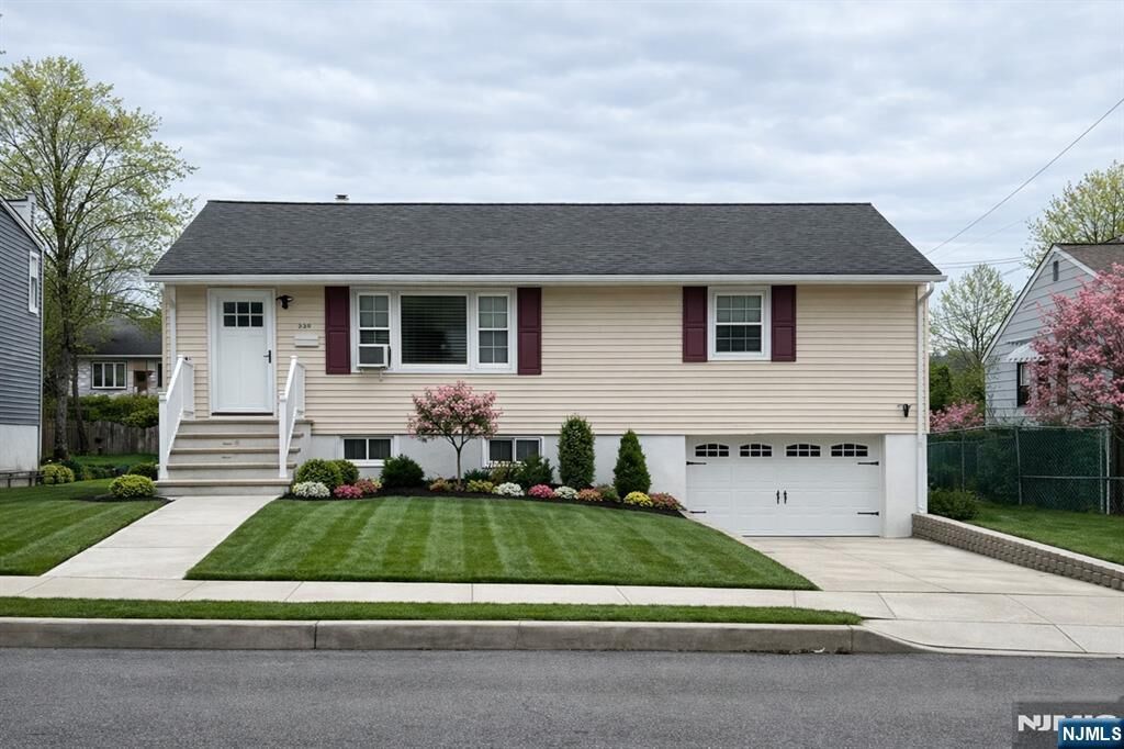 Property Photo:  330-332 Cumberland  NJ 07502 