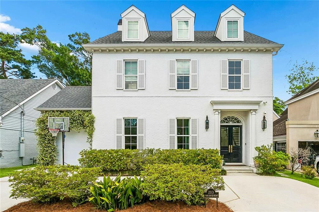 Property Photo:  203 E William David Parkway  LA 70005 