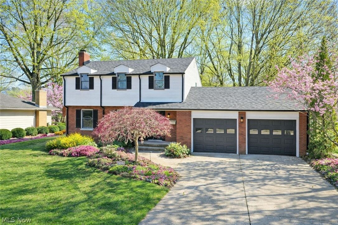 Property Photo:  8351 Chesterton Drive  OH 44514 