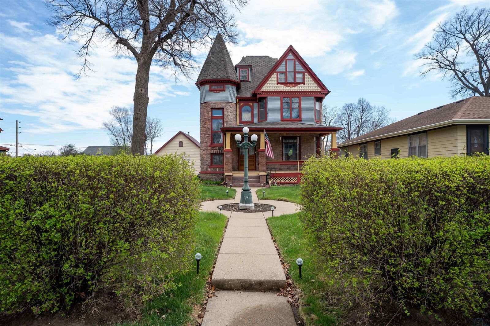 Property Photo:  2216 Jackson St  IA 51104 