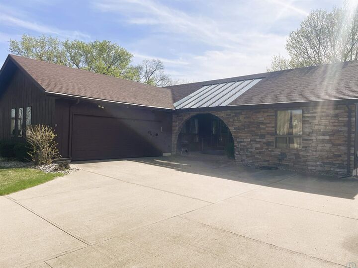 Property Photo:  1620 Hiawatha Trail  IA 51104 