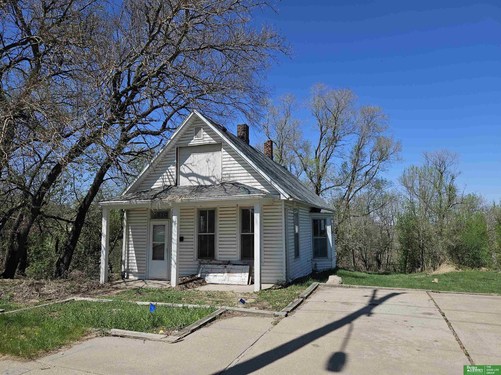 Property Photo:  210 Cedar Street  NE 68108 