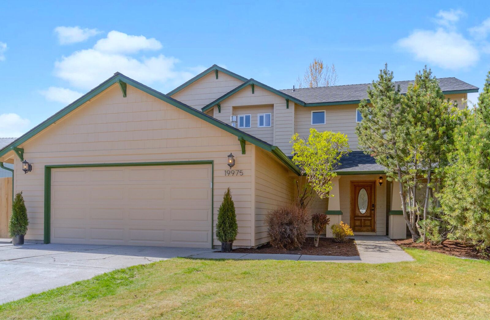 Property Photo:  19975 Rock Bluff Circle  OR 97702 