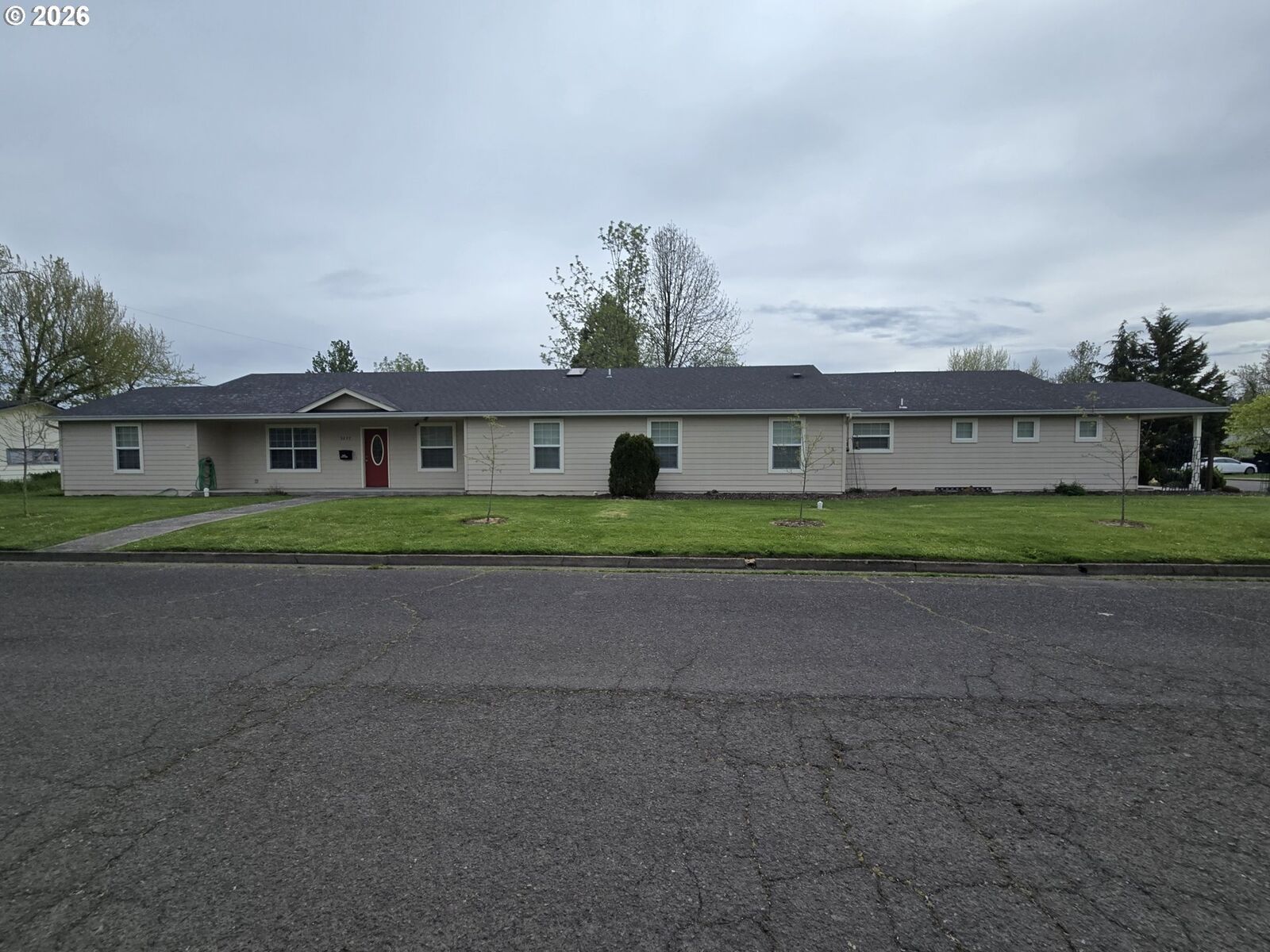 Property Photo:  515 E 33rd Ave  OR 97405 