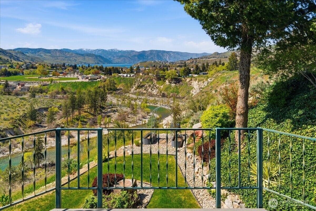 Property Photo:  404 S Clifford Street  WA 98816 